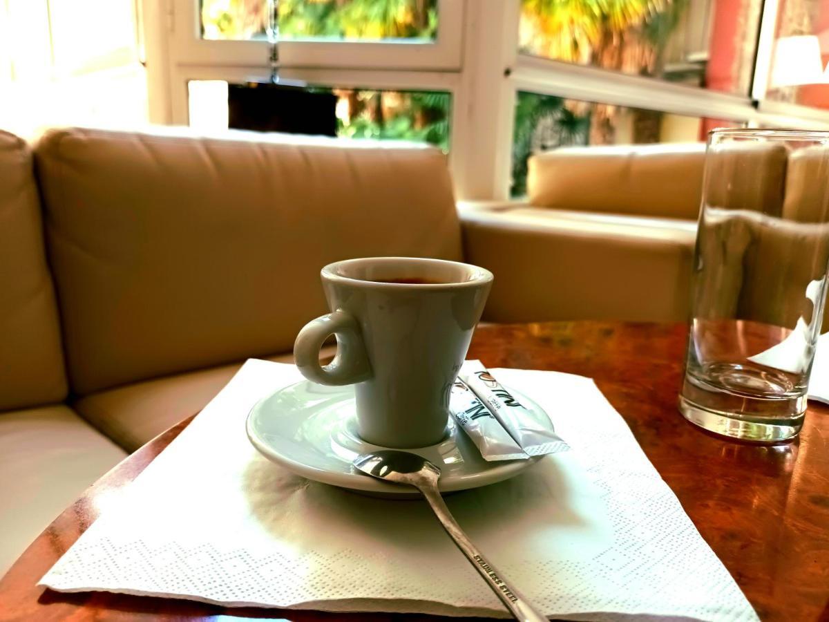 Hotel Jeanne D'Arc Lourdes Kültér fotó