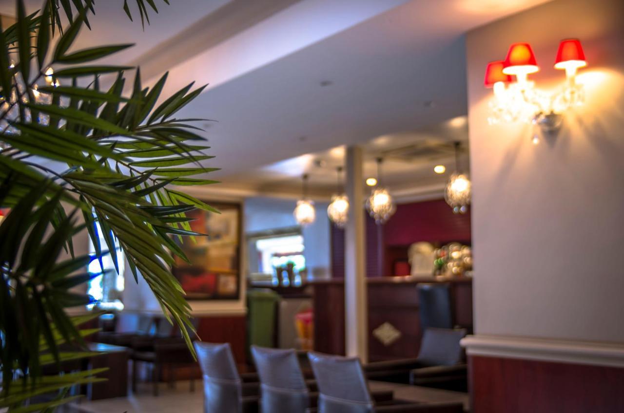 Hotel Jeanne D'Arc Lourdes Kültér fotó